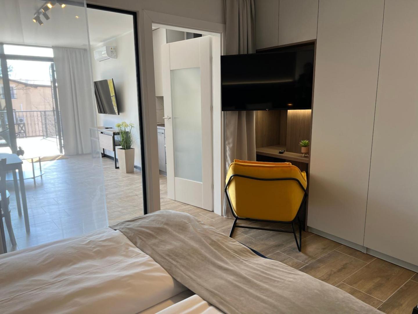 Party Avangarde Apartments City Center Леба Екстер'єр фото